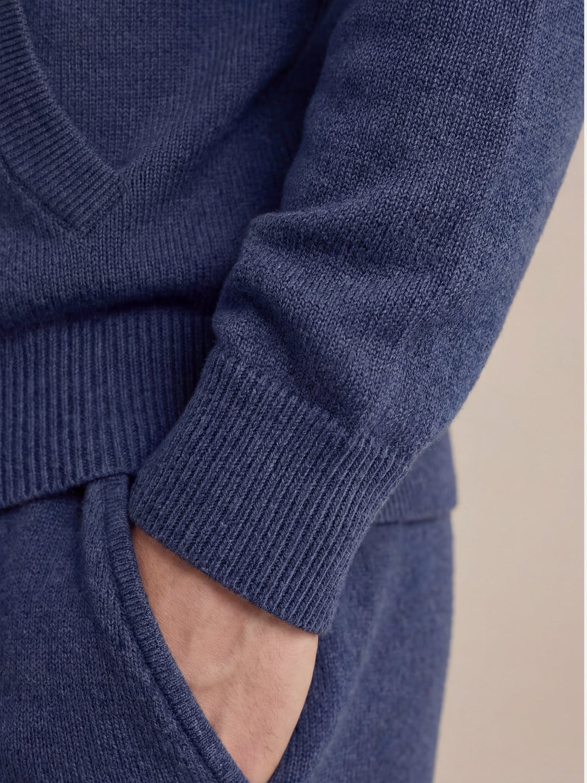 CONJUNTO CON CAPUCHA LISO - AZUL MEDIO