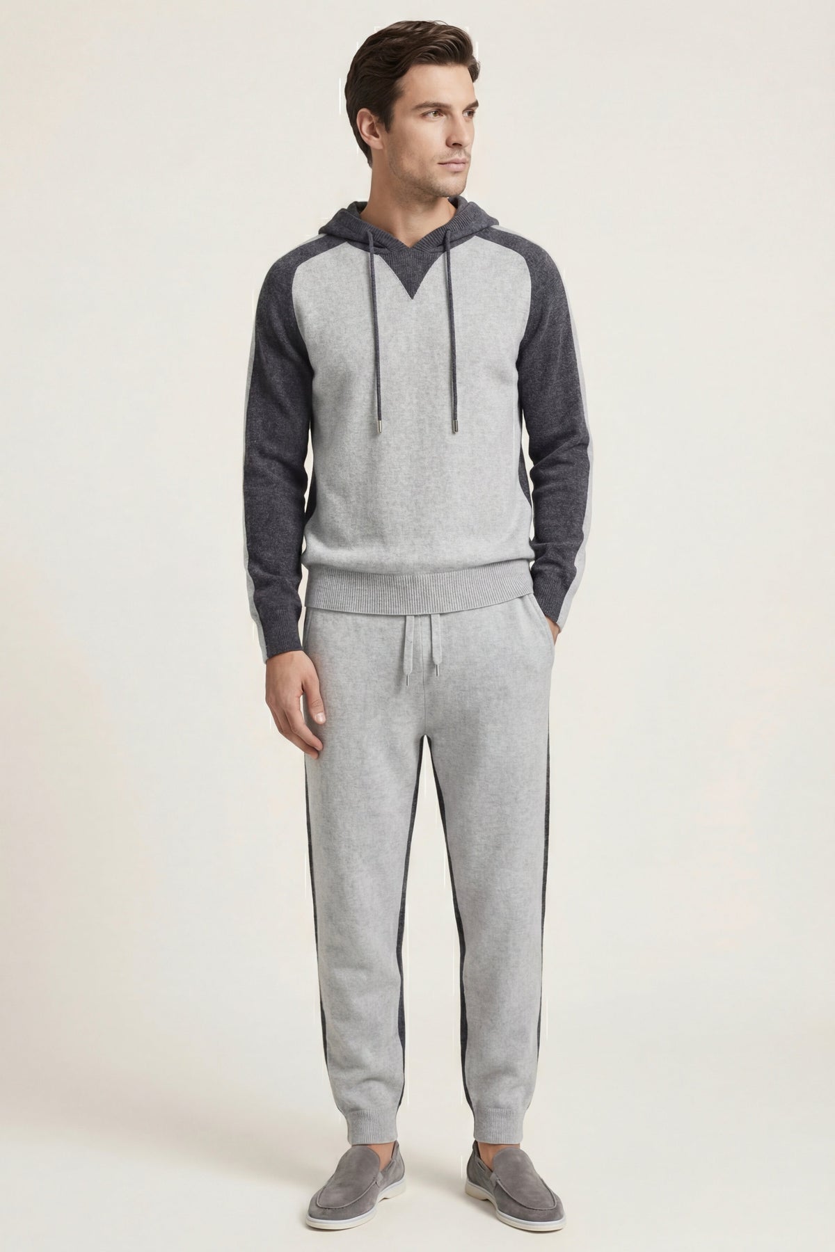 CONJUNTO CON CAPUCHA - GRIS