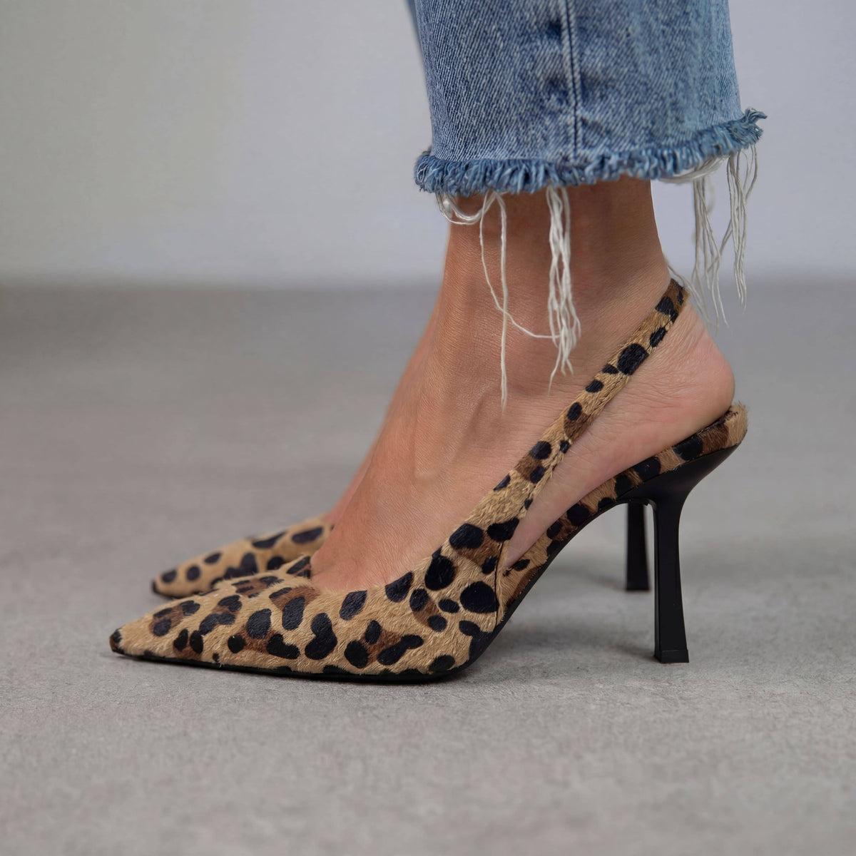 TACÓN ANIMAL PRINT CON TIRA TRASERA