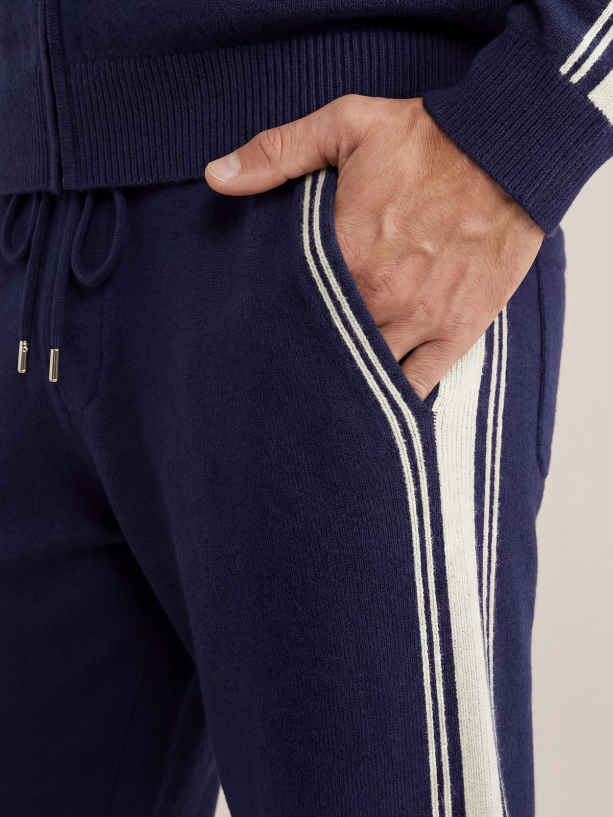 CONJUNTO CON CAPUCHA - AZUL MARINO