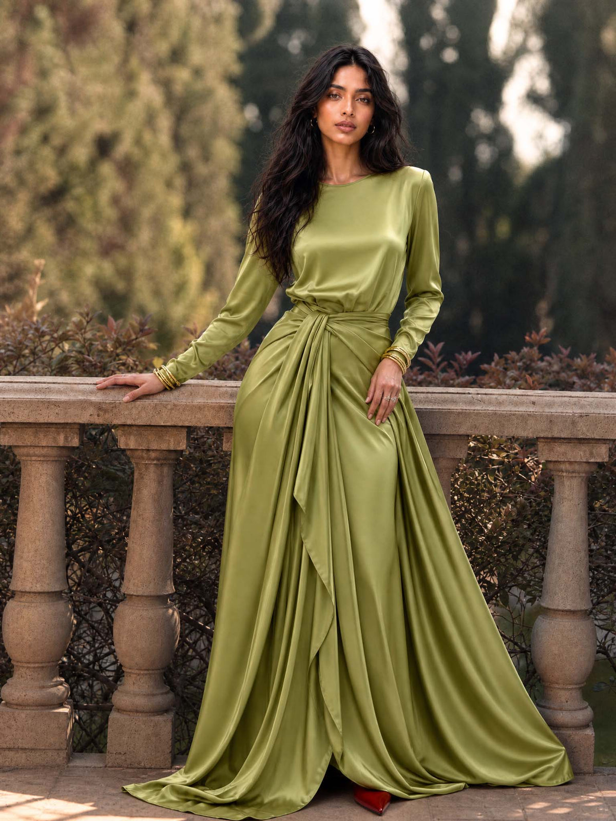 ELEGANTE VESTIDO MAXI DE SATÉN DRAPEADO