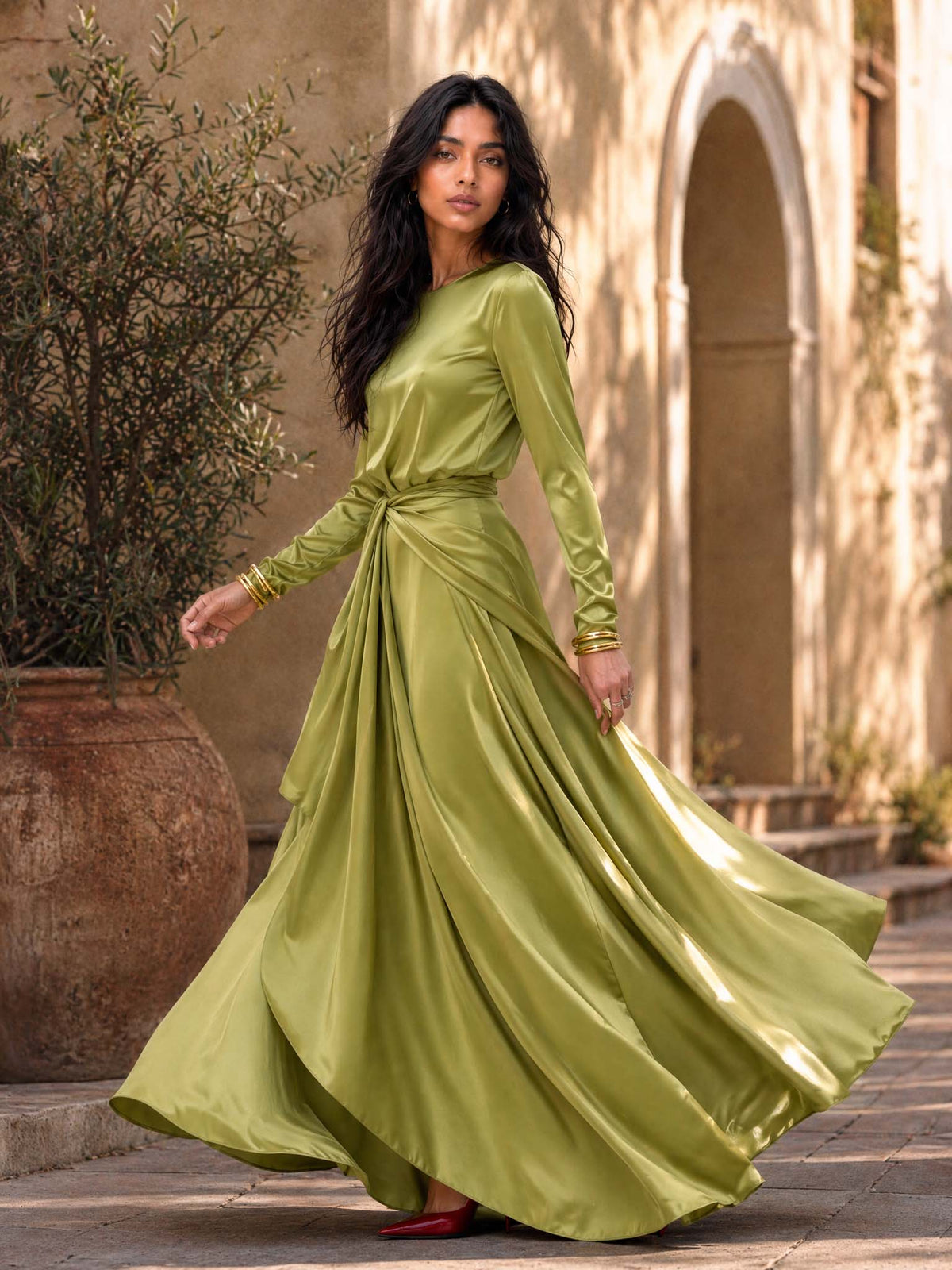 ELEGANTE VESTIDO MAXI DE SATÉN DRAPEADO