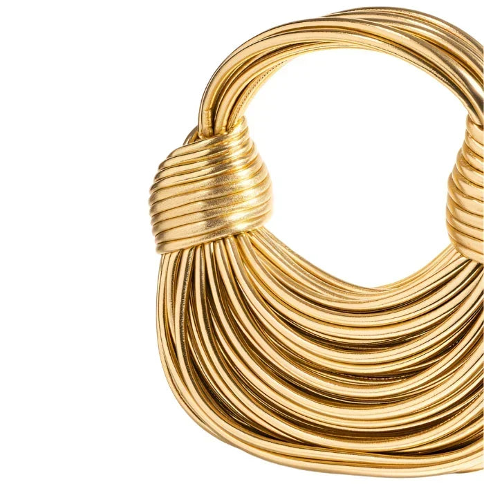 BOLSO RÍGIDO DORADO DE DISEÑO ESCULTURAL