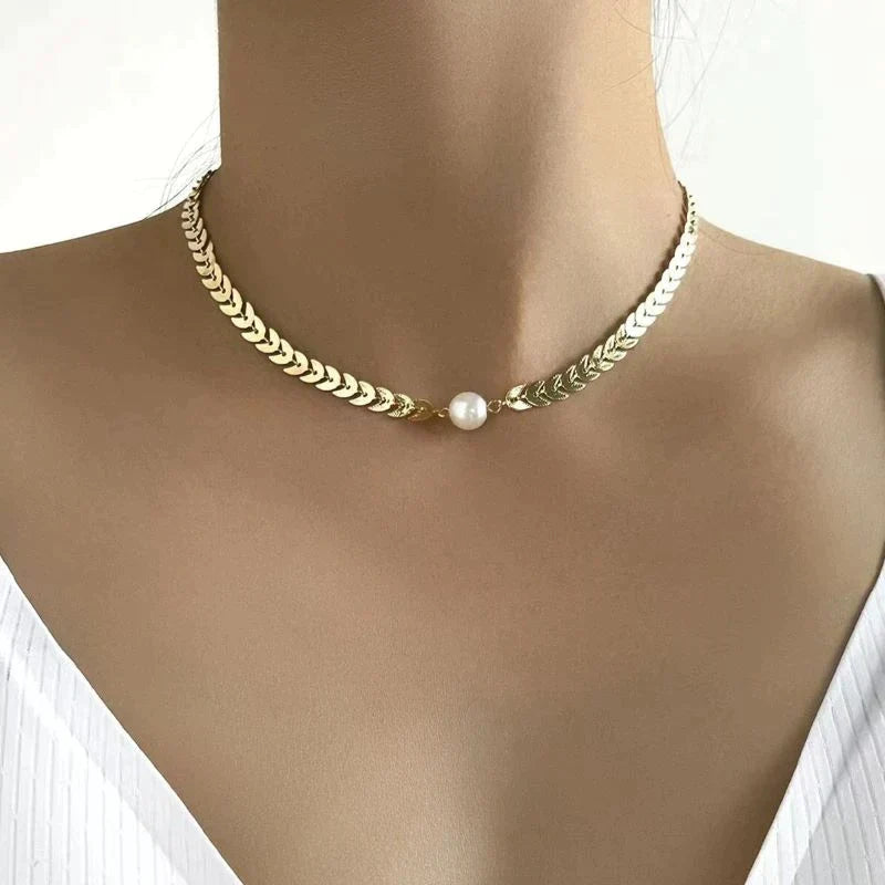 COLLAR GRIEGO DORADO CON PERLA