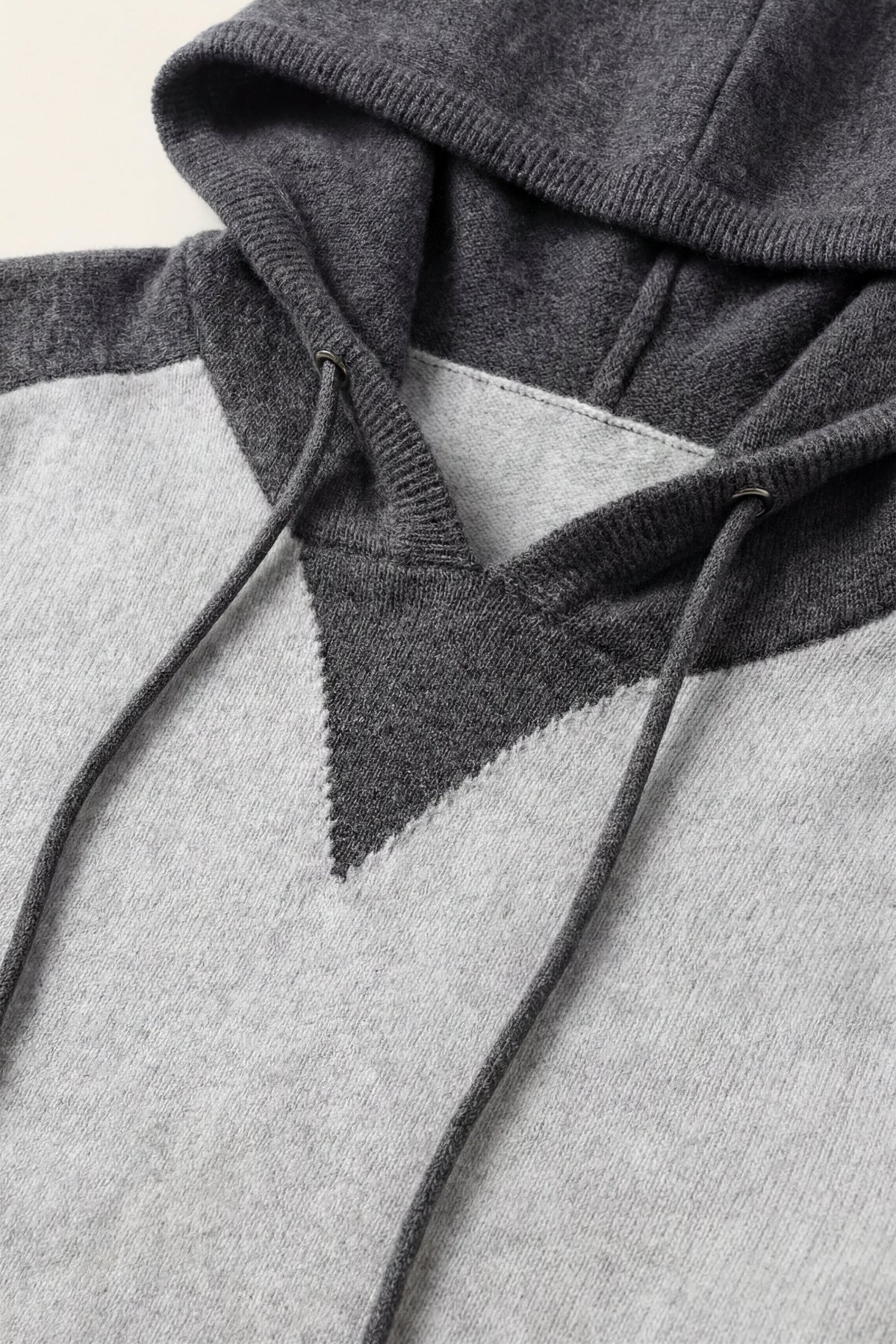 CONJUNTO CON CAPUCHA - GRIS
