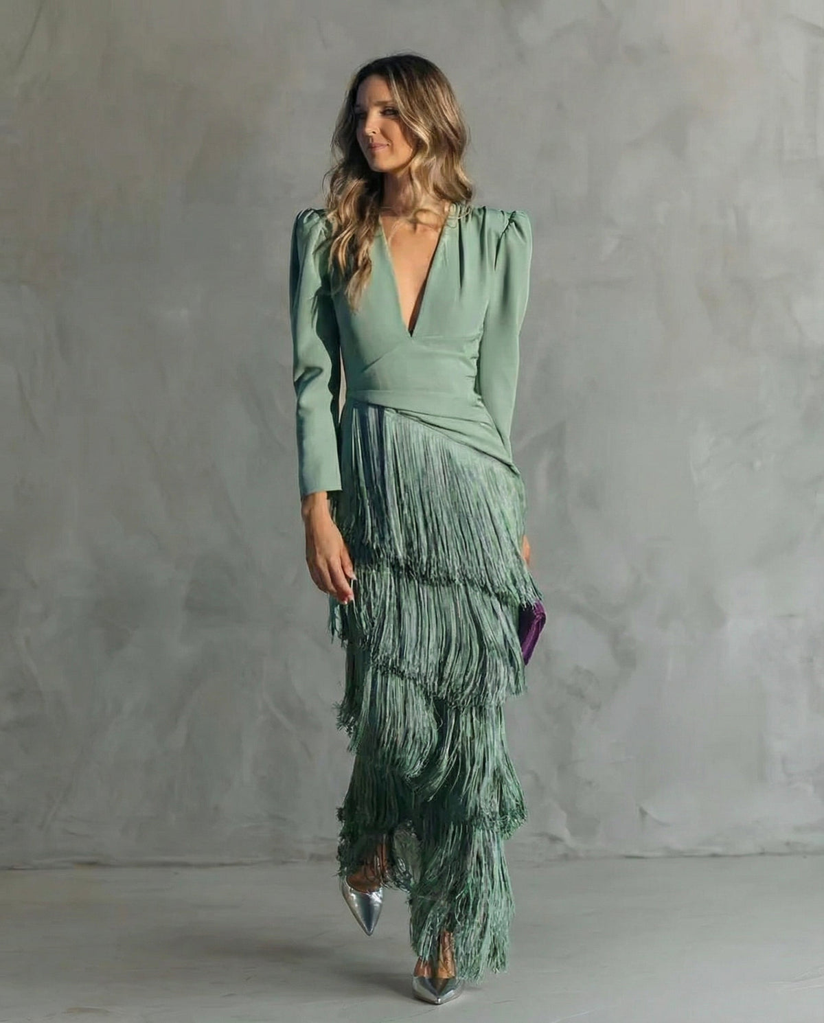 CLARA - VESTIDO ELEGANTE CON MANGAS DE FLECOS