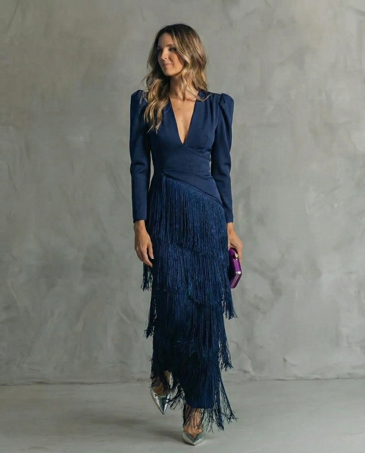 CLARA - VESTIDO ELEGANTE CON MANGAS DE FLECOS