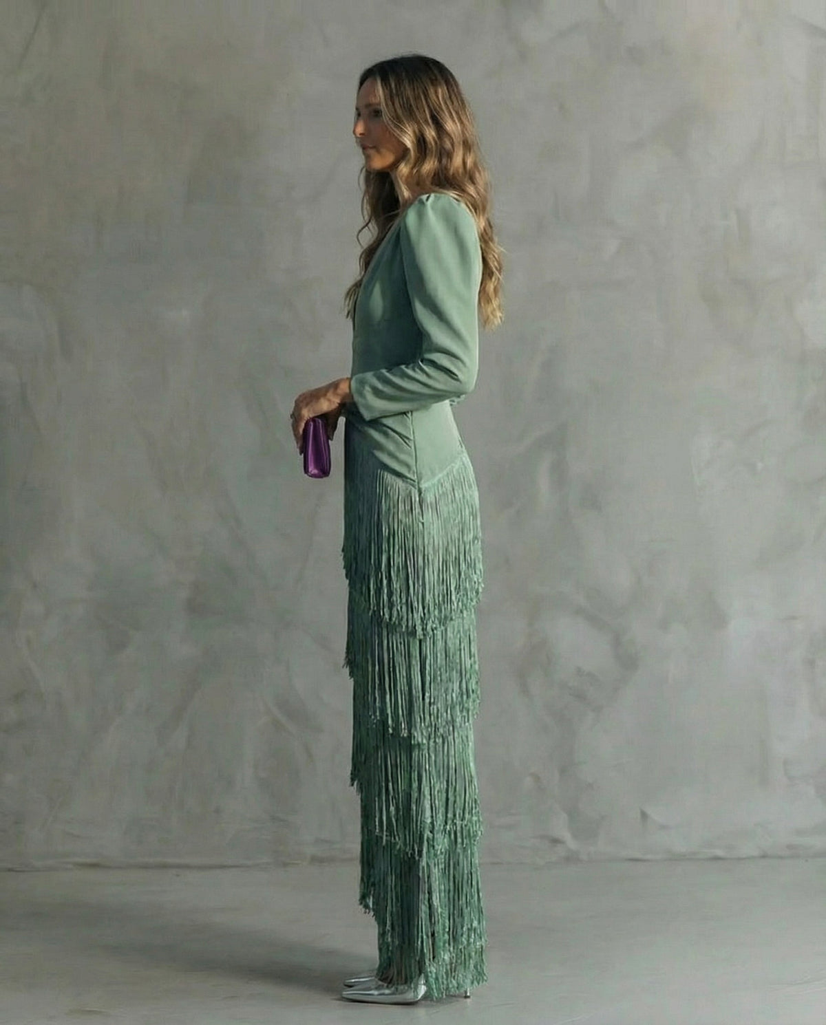 CLARA - VESTIDO ELEGANTE CON MANGAS DE FLECOS