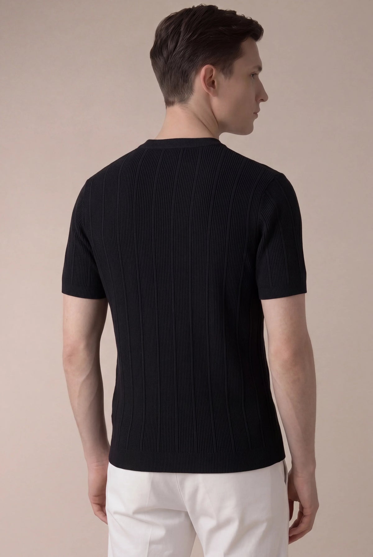 CAMISETA NEGRA ELEGANTE