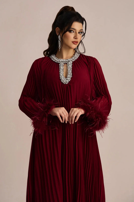 MARÍA - VESTIDO CON CUELLO DE DIAMANTE Y PLUMAS