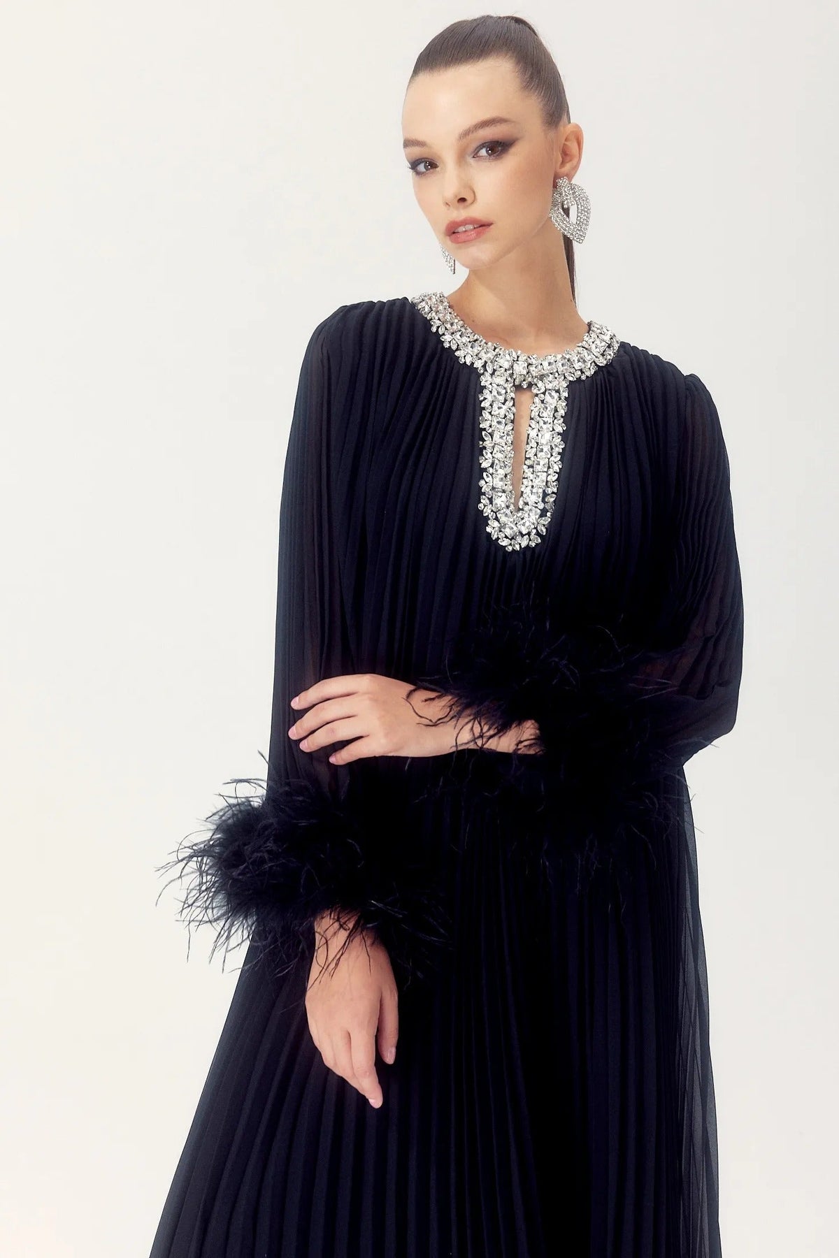 PAULETA - VESTIDO CON PLUMAS DIAMANTE