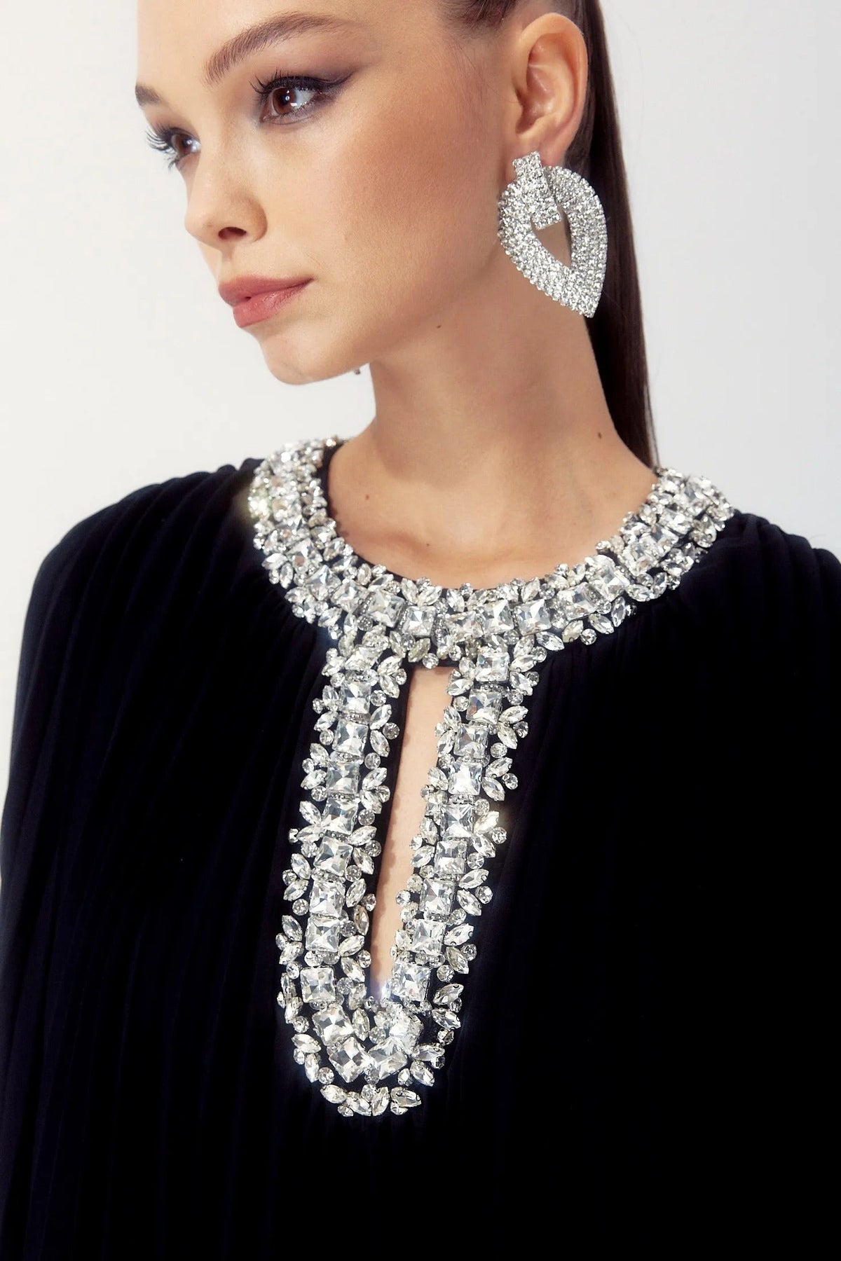 PAULETA - VESTIDO CON PLUMAS DIAMANTE