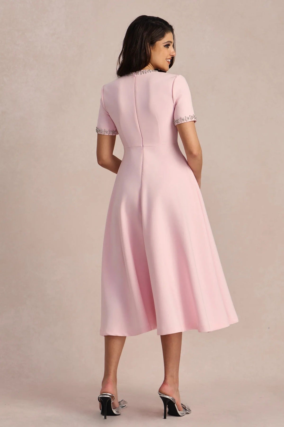 VESTIDO CON LAZO Y ADORNOS DE CRISTALES ZOE