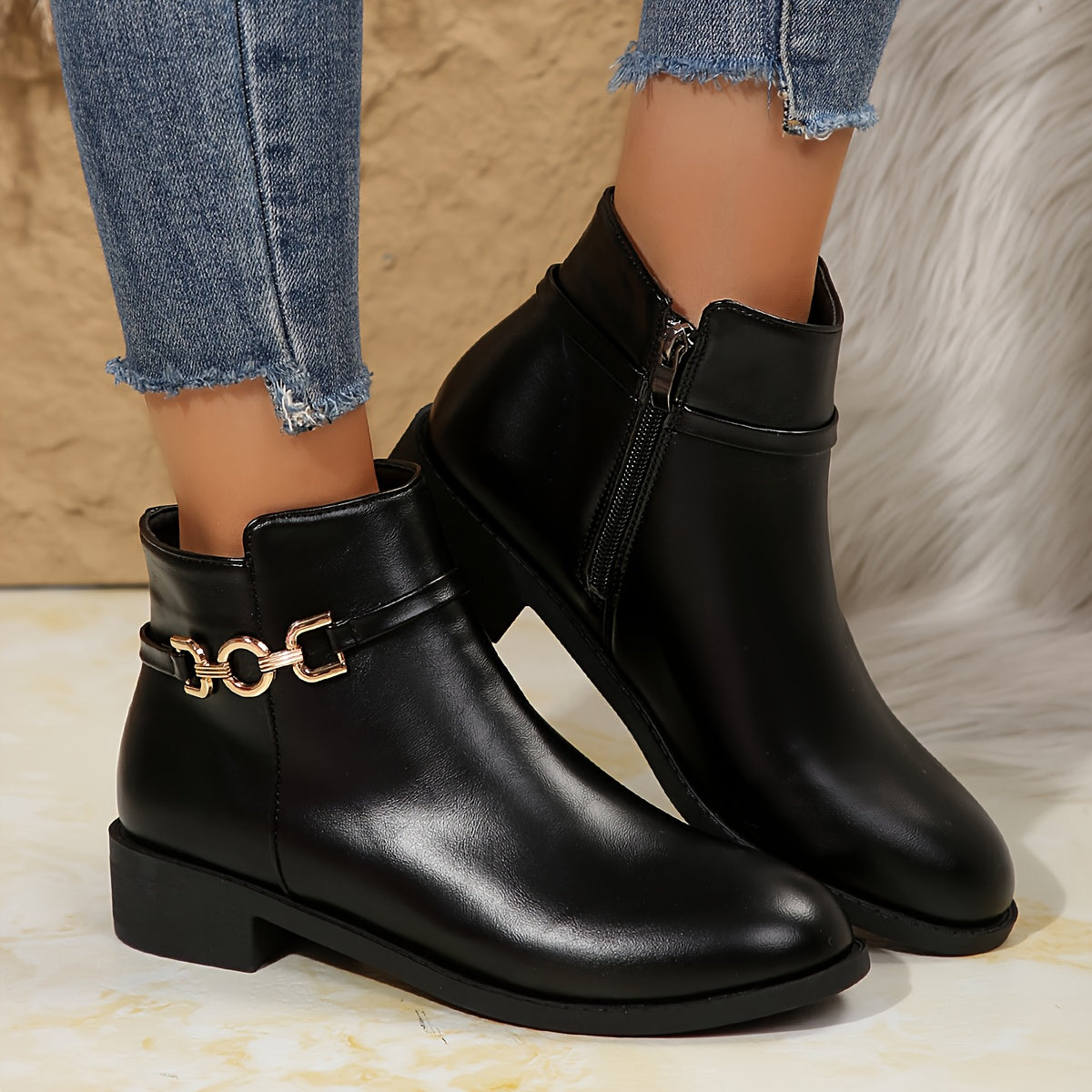 LORELEI - BOTINES NEGROS CON CADENA DORADA