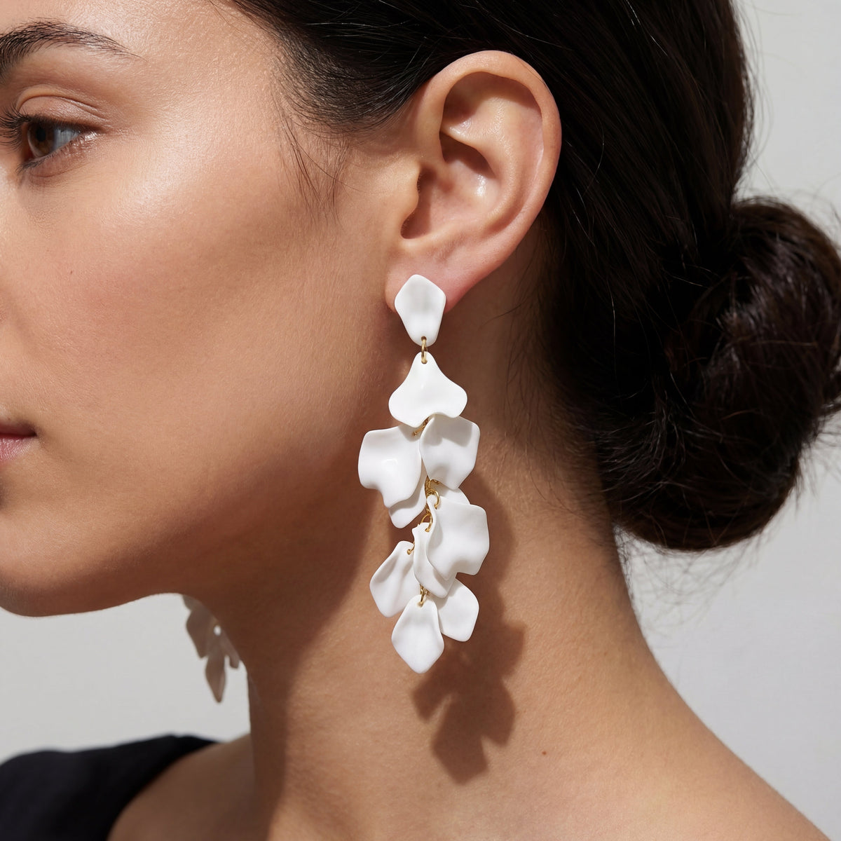 PENDIENTES LARGOS CON PÉTALOS DE ORQUÍDEA